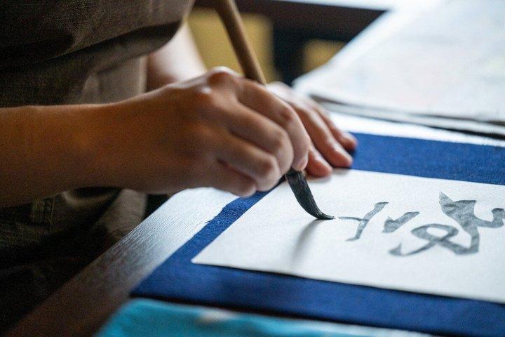 京都の町家で書道体験