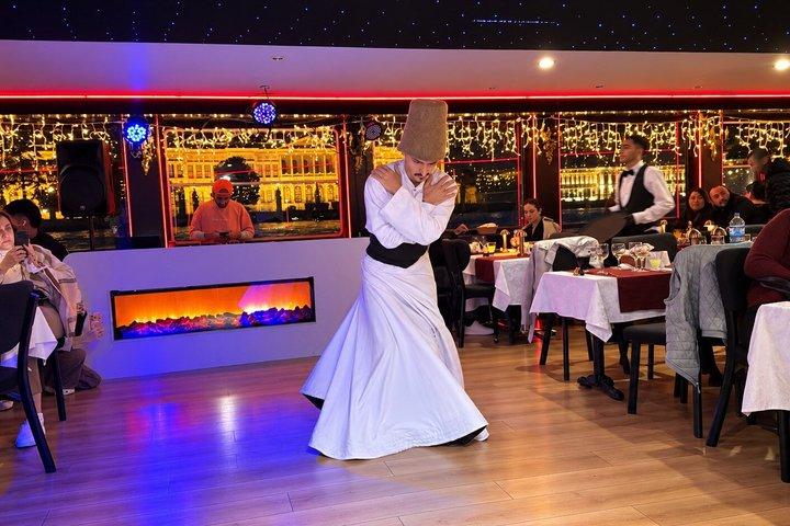 イスタンブール ボスポラス夜遊覧船とライブトルコショー