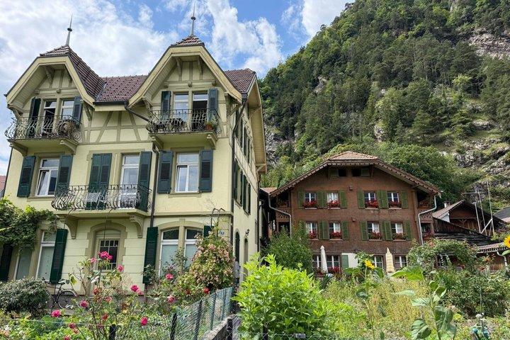スカイグラスパノラマバスでのインターラーケン日帰りセルフガイド旅行