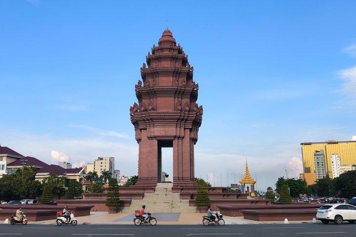 Phnom Penh: Private Tuk-Tuk Tour with Driver