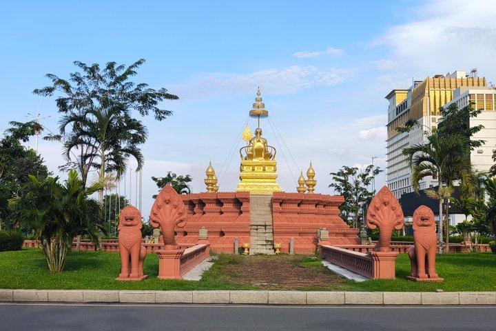 Phnom Penh: Private Tuk-Tuk Tour with Driver