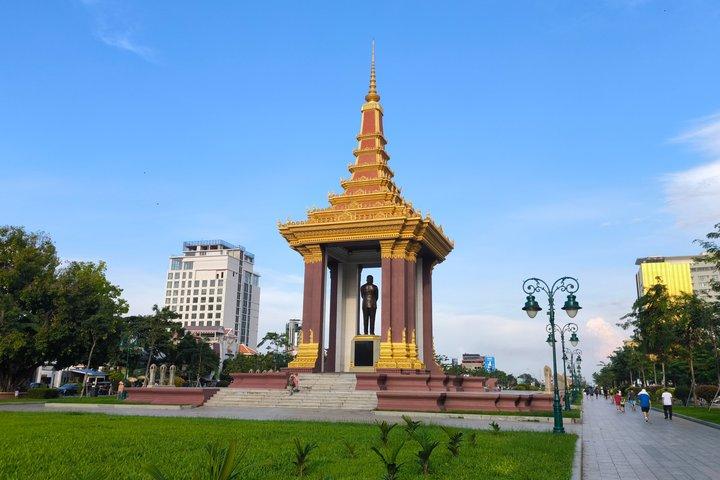 Phnom Penh: Private Tuk-Tuk Tour with Driver