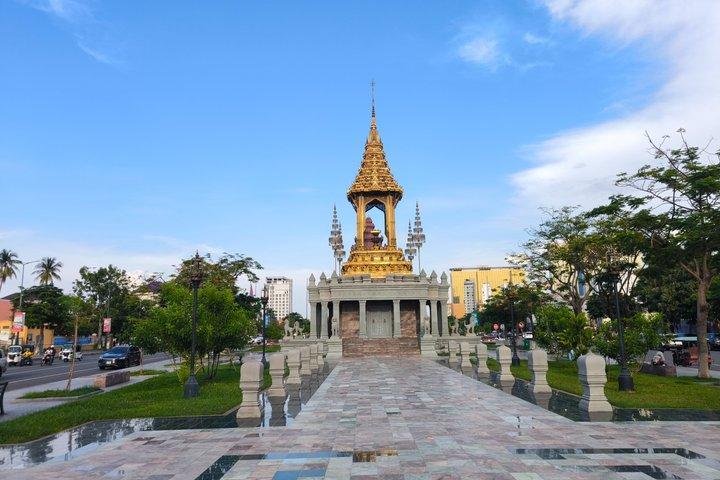 Phnom Penh: Private Tuk-Tuk Tour with Driver