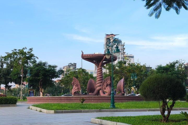 Phnom Penh: Private Tuk-Tuk Tour with Driver
