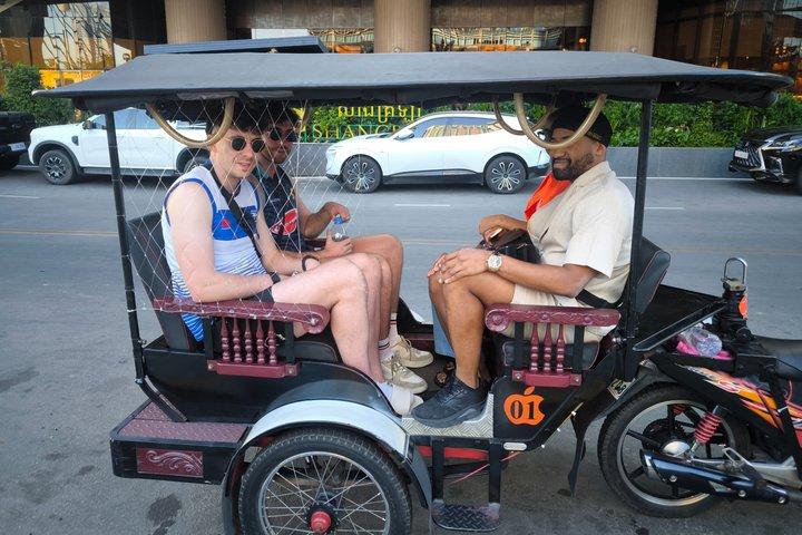 Phnom Penh: Private Tuk-Tuk Tour with Driver