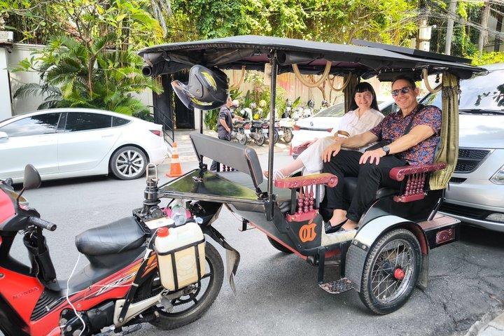 Phnom Penh: Private Tuk-Tuk Tour with Driver