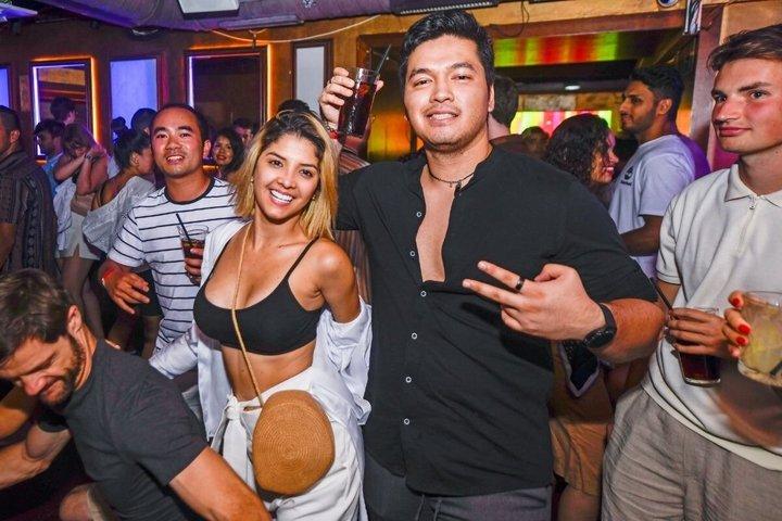 ブダペスト：大晦日パブ巡り + 1時間オープンバー