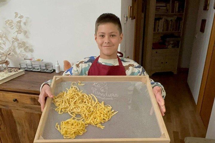 プライベート・フローレンス市場ツアー＆チンツィアの家でのパスタ教室