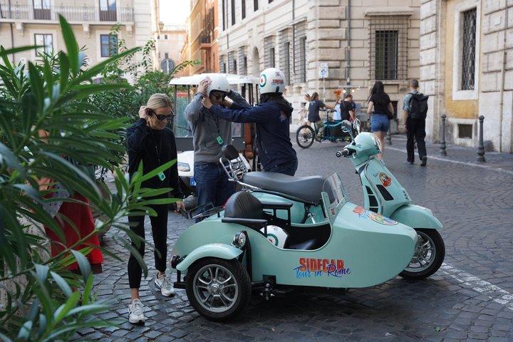 ローマのベスパサイドカー：コロッセオ、オレンジガーデン＆アヴェンティーノの鍵穴