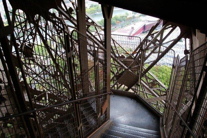 Tour Guiado da Torre Eiffel Subindo a Escada