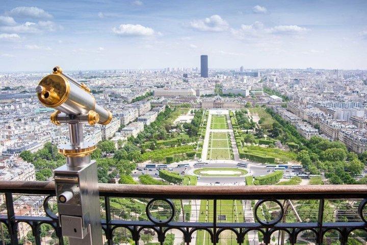 Tour Guiado da Torre Eiffel Subindo a Escada