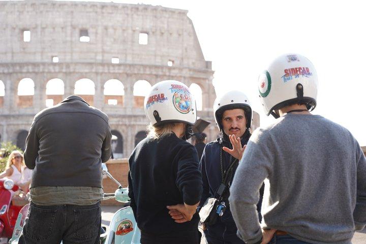 ローマ・ベスパ・サイドカーでコッペデ中心部と隠れた名所を巡るツアー