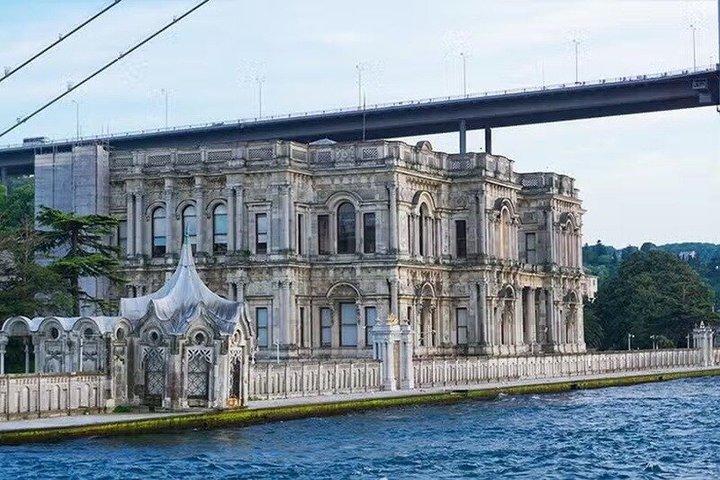 イスタンブール・ボスポラス海峡&金角湾3時間ガイド付きクルーズ