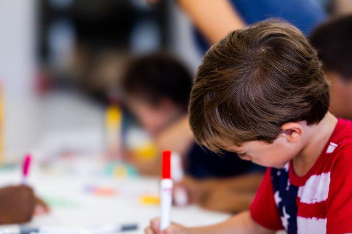 Niños explorando Zúrich