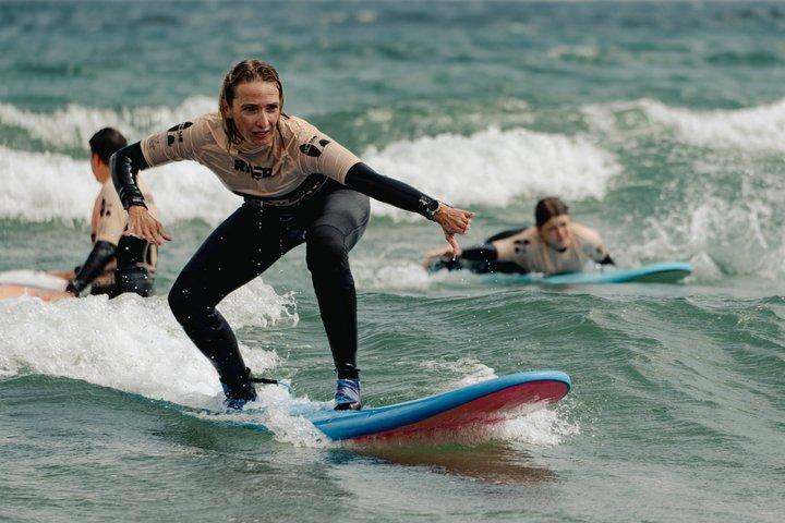 ランサローテ島でのサーフィンレッスン：地元のスクールでサーフィンを学ぼう