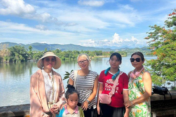フエ：3つの王墓、ティエンムー寺院、香の村ツアー