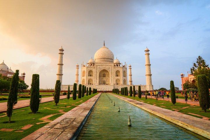 デリー発、タージ・マハル・マトゥラ・ヴリンダーヴァン日帰り旅行