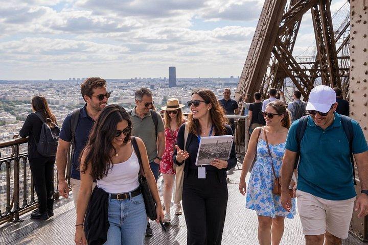 Eiffel Tower guided tour with Summit access included
