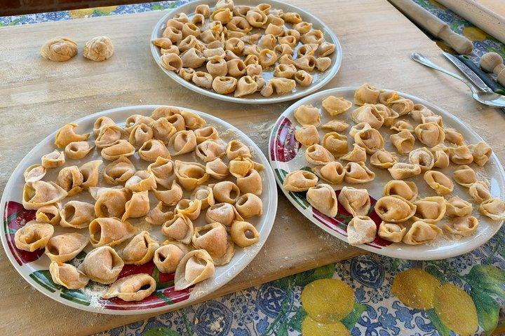 Cooking Class making ragù, tortelloni and tagliatelle