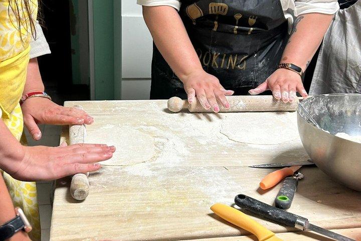 Cooking Class making ragù, tortelloni and tagliatelle