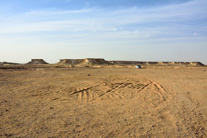 ドーハ発、西カタール・ゼクリーートとリチャード・セラのプライベート4x4ツアー