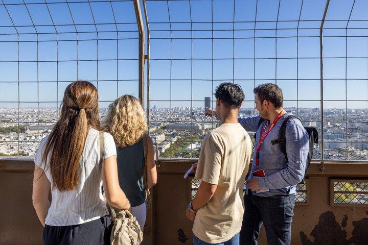 Eiffel Tower Reserved Access by Elevator and Seine Cruise