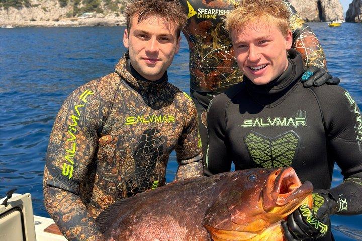 カプリ島でのスピアフィッシングとシュノーケリング