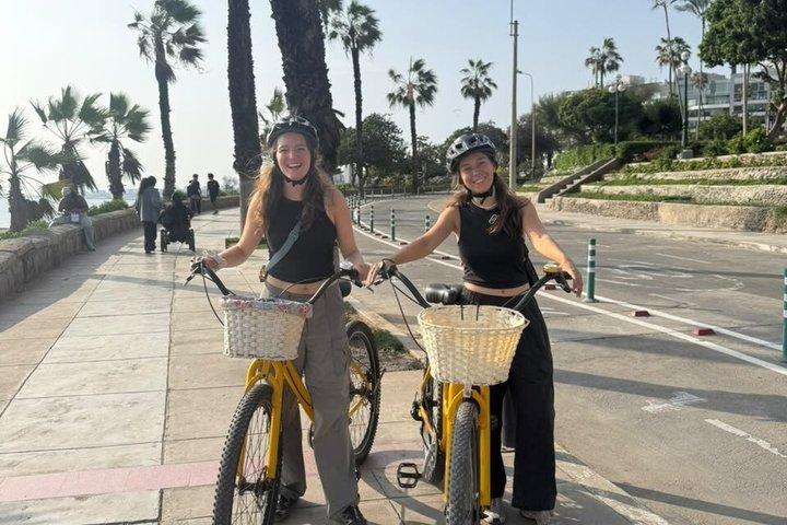 Morro Solar、Barranco 、 & Mirafloresとリマバイクツアー