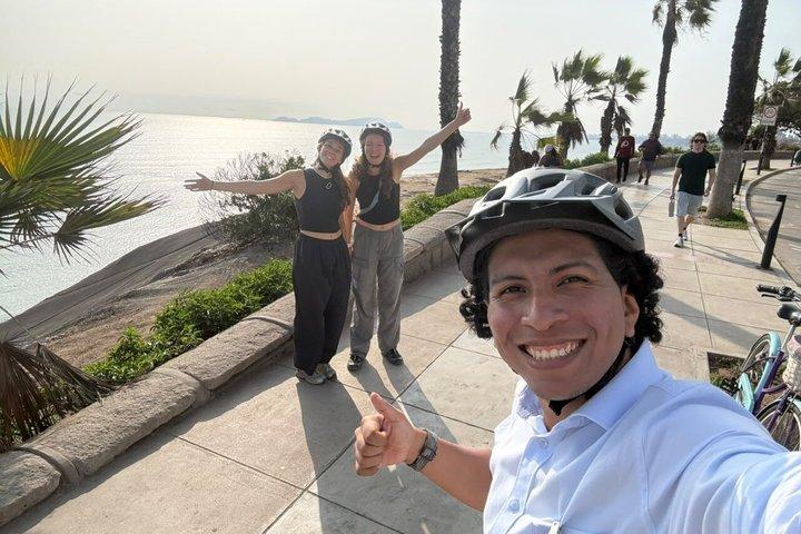 Morro Solar、Barranco 、 & Mirafloresとリマバイクツアー