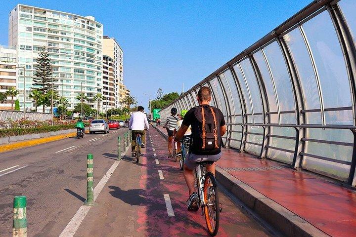 Morro Solar、Barranco 、 & Mirafloresとリマバイクツアー