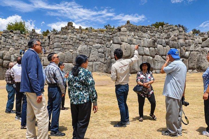 サン・ペドロ市場、コリカンチャ、4つの遺跡を巡るプライベート市内観光ツアー