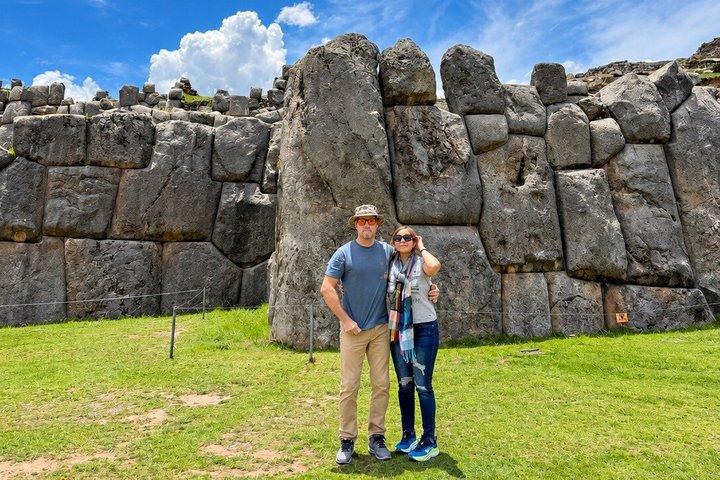 サン・ペドロ市場、コリカンチャ、4つの遺跡を巡るプライベート市内観光ツアー