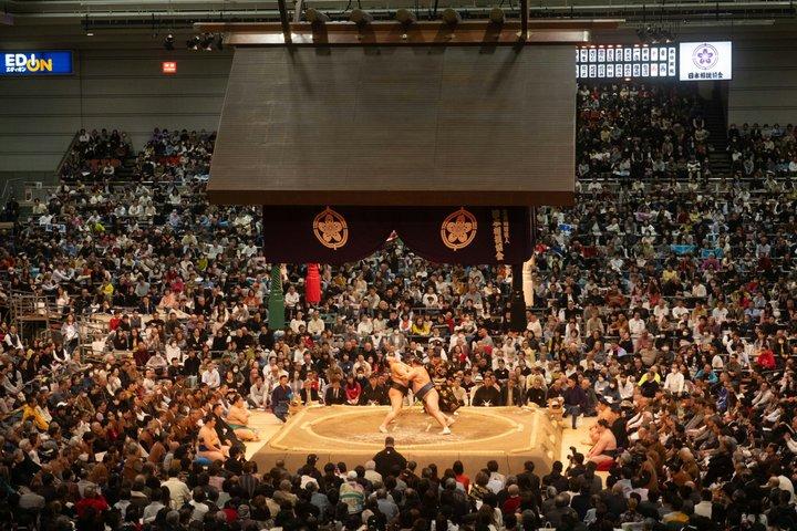 東京での大相撲トーナメントチケットと現地ガイド付きツアー
