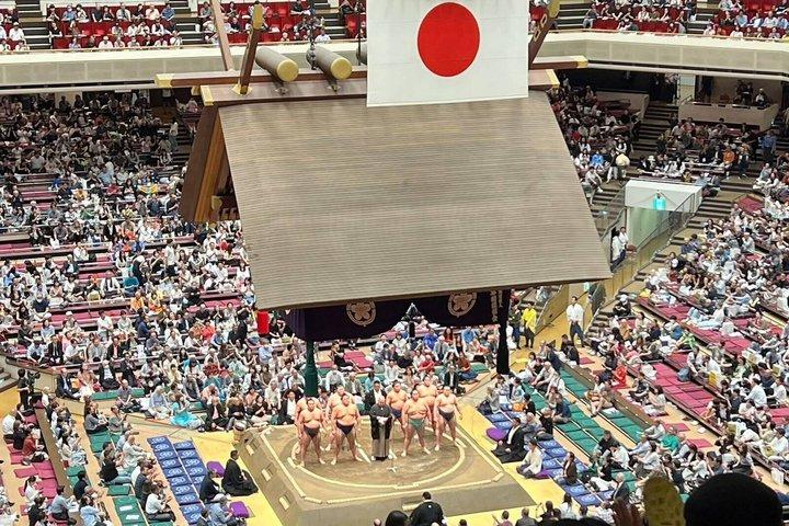 東京での大相撲トーナメントチケットと現地ガイド付きツアー