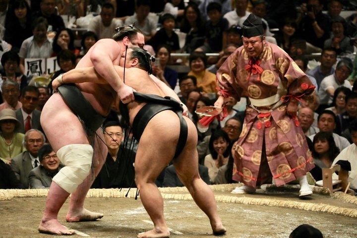 Biljetter och tur till Grand Sumo-turnering i Tokyo med lokal Guide