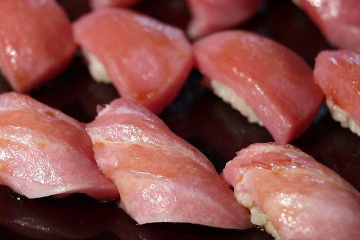 東京：無制限寿司＆ドリンク付きマグロカットショー