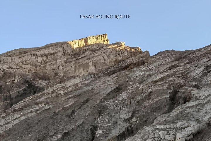 シデメン:マウント・アグン日の出または日中のトレッキング 3,142mの山頂