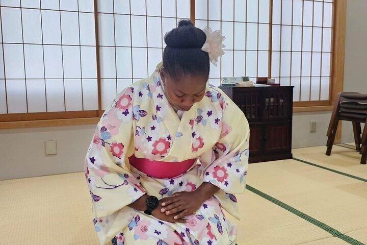 100年物の京都町家での伝統的な茶道ツアーへ