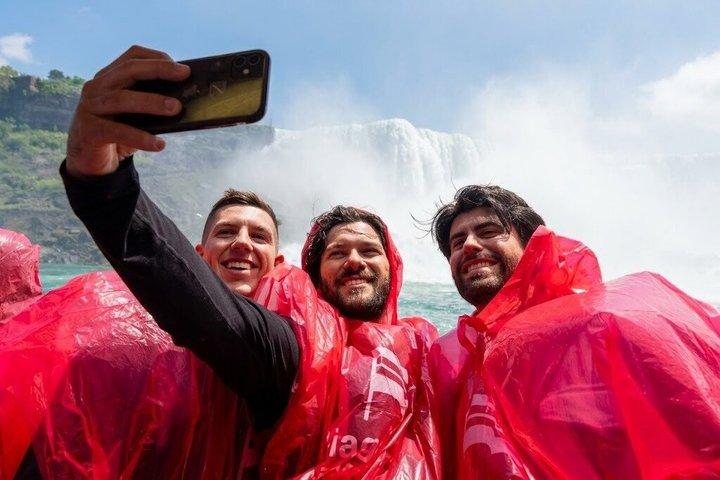 Niagara Falls Boat Cruise and Journey Behind the Falls Tour
