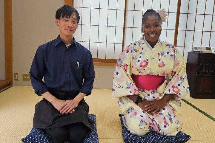 100年物の京都町家での伝統的な茶道ツアーへ