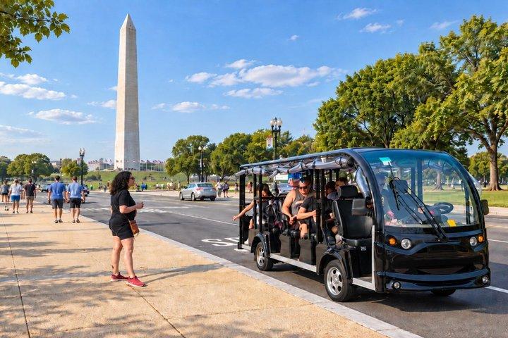 DC: DayTime Small-Group Guided Monuments&Memorials Tour by E-Cart