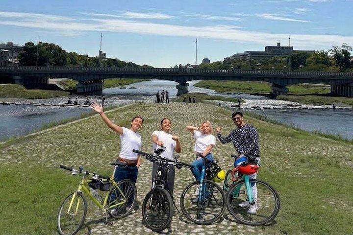 京都：3時間サイクリングまたはE-バイクツアーで名所と隠れた名所を巡る