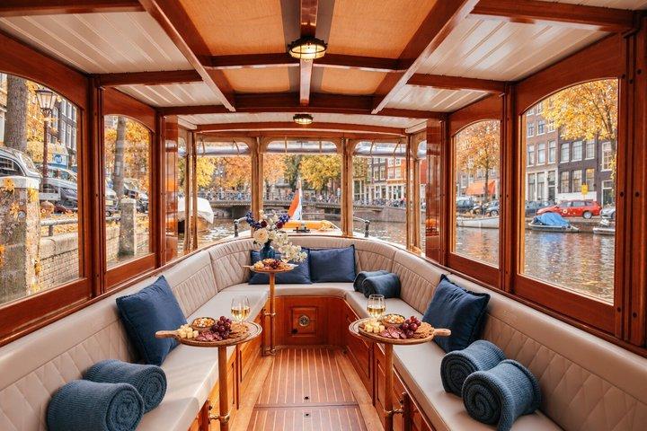 Amsterdam 2hour small group canal cruise with snacks & opt drinks