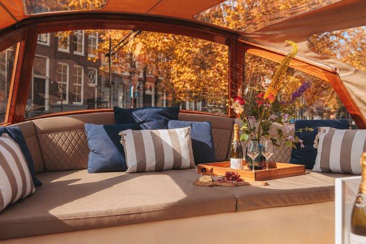 Amsterdam 2hour small group canal cruise with snacks & opt drinks