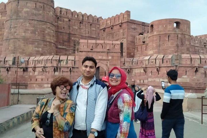 Explore Agra with an Approved Local Tour Guide