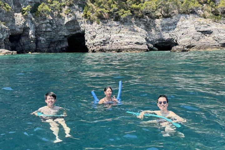 カプリ島とポジターノを1日で巡るプライベートボートツアー