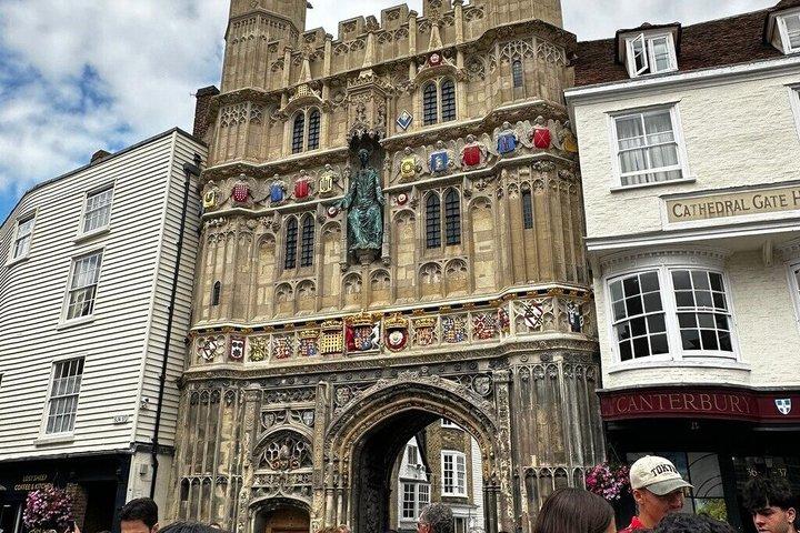 ロンドン発 リーッズ城、カンタベリー、白崖プライベートツアー