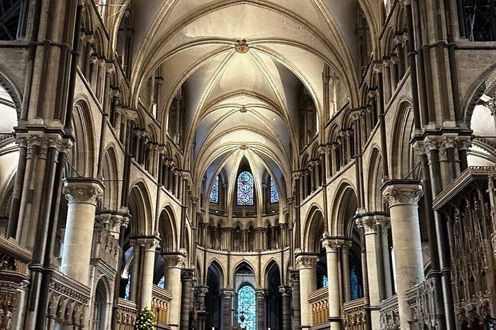 ロンドン発 リーッズ城、カンタベリー、白崖プライベートツアー