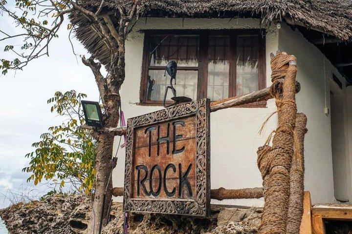 ジョザニ森林公園のウミガメとザ・ロックへのザンジバルプライベートツアー