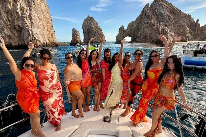 Private Cabo Tour: Arch, Snorkel, Food and Open Bar 1-20 people